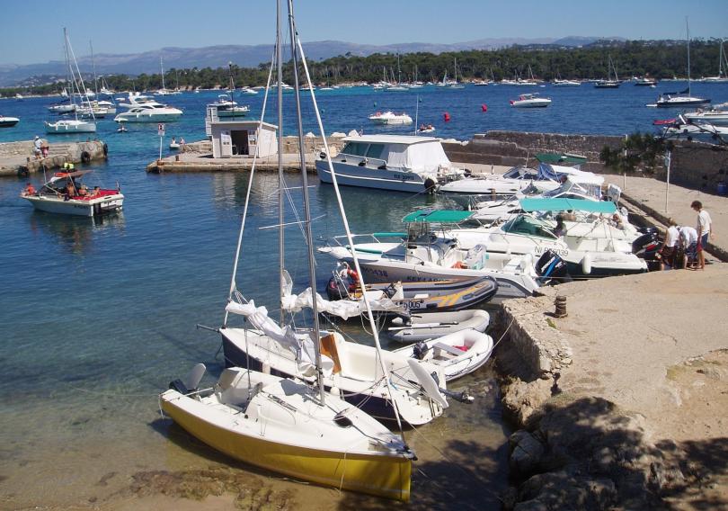 Port des mo&icirc;nes